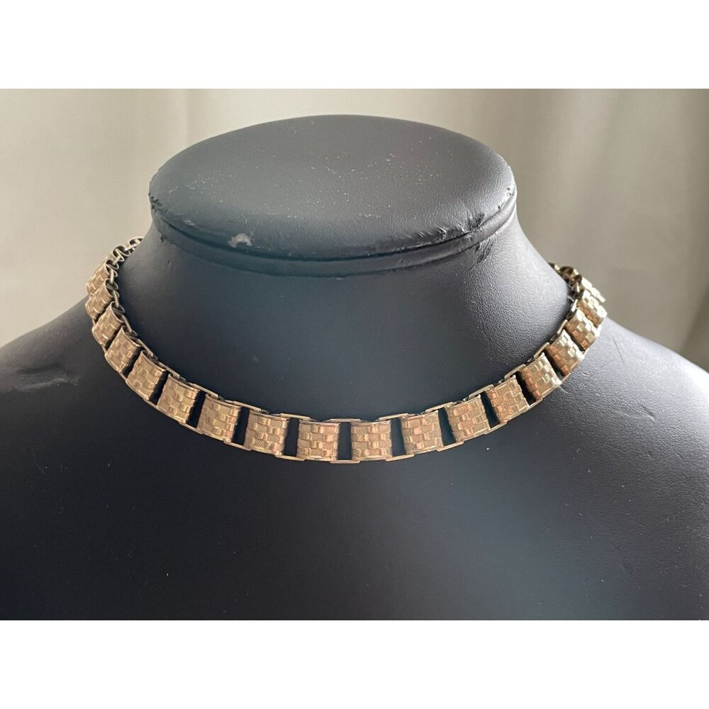 Sperry Book Chain Choker Necklace With Geometric Link Design